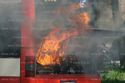 Pozar autobusu ZKM Gdansk na skrzyzowaniu ul.Siennickiej...