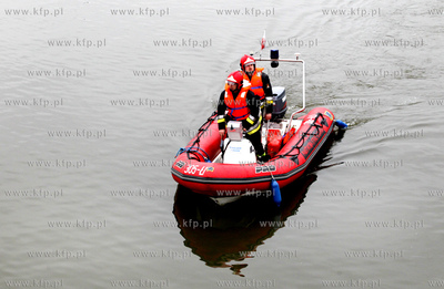Szczecin. Akcja ratownicza polegajaca na poszukiwaniu...