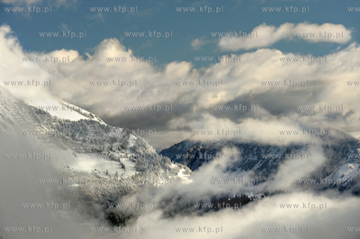 Szwajcaria, Gimmelwald, Berno. Jesienne Alpy pokryte...