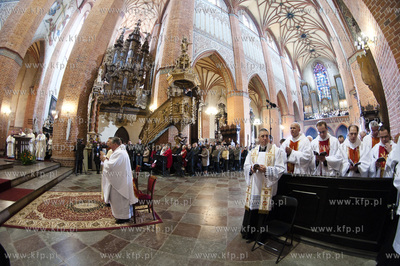 W Bazylice katedralnej w Pelplinie świecenia biskupie...