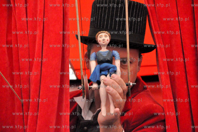 Kwidzyn. Wystep wegierskiego teatru lalkowego Tintalo...