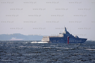 Okret HSwMS Nykoping opuszcza Gdansk. Nowoczesna szwecka...