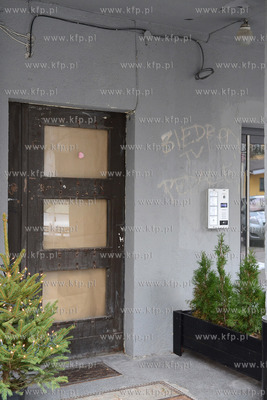 Gdynia. ul. Msciowja. Wandale zaatakowali biuro poselskie...