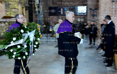Msza w intencji zmarlego Janusza Rydzewskiego w kosciele...
