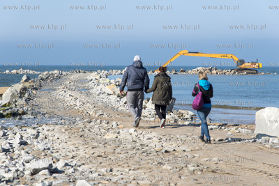Budowa sztucznej rafy w Ustce. 28.03.2015 fot. Krzysztof...