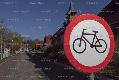 Zakaz poruszania się rowerami po deptaku nadmorskim...