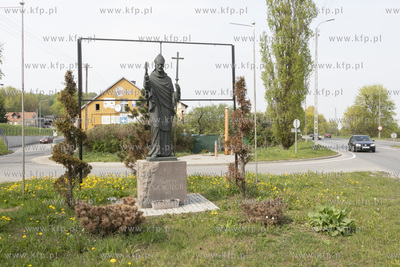 Pomnik Św. Wojciecha, pierwotnie usytuowany na zieleńcu...