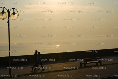 Gdynia. Bulwar Nadmorski o poranku. 28.03.2020 Fot....