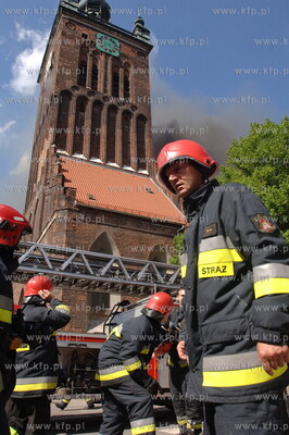 Pozar kosciola sw Katarzyny w Gdansku. Nz. strazacy
22.05.2006
Fot....