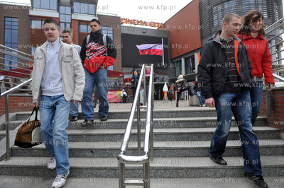 Gdansk - ulica Podwale Grodzkie. Pasaz handlowy City...