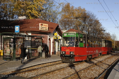 Gdansk Zabianka. Przystanek tramwajowy i pawilony handlowe...