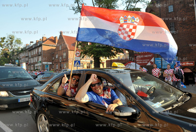 Gdansk, ul. Podmlynska. Chorwaccy kibice w drodze na...