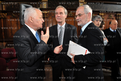 Dwor Artusa w Gdansku. Uroczystosc wreczenia Nagrody...