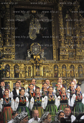 Koncert koled w wykonaniu zespolu Mazowsze w kosciele...