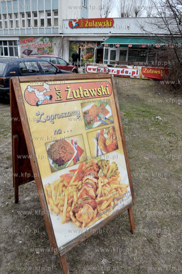 Gdansk, Wrzeszcz. Znany Bar Zulawski przy biurowcu...