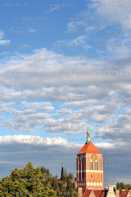 Gdansk.Glowne Miasto. Wieza kociola sw. Jana na starowce....