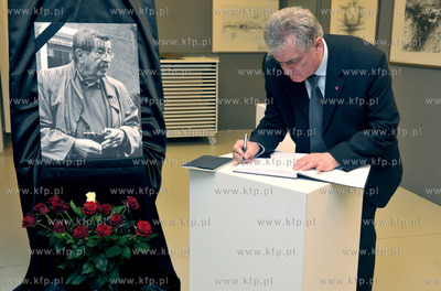 W Gdańskiej Galerii G ntera Grassa zostala wyłożona...