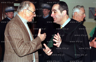 Proces grudnia 70. Stanislaw Kociolek podczas rozmowy...