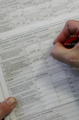 Gdansk. Urzad Skarbowy nr 1. Podatnicy skladaja zeznania...