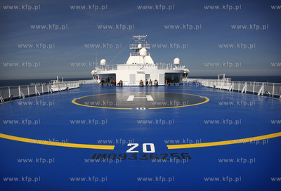 Prom armatora Finnlines kursjacy na trasie Travemunde...