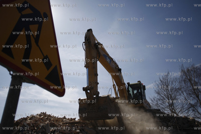 Gdansk. Rozbiorka kamienicy na skrzyzowaniu ul. Slowackiego...