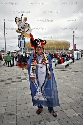 Gdansk Arena. Kibice wchodza na cwiecfinalowy mecz...