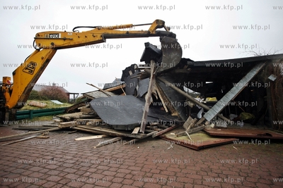 Pierwsze wyburzenia budynkow na trasie Pomorskiej Kolei...