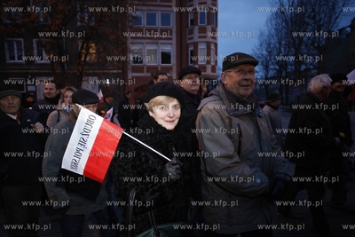 Gdansk. Marsz pamieci ofiar katastrofy smolenskiej...
