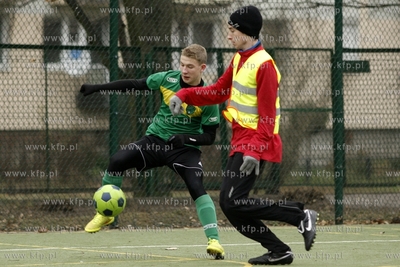Gdansk Zaspa. Pilkarski turniej dzikich druzyn Do przerwy...