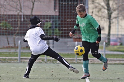 Gdansk Zaspa. Pilkarski turniej dzikich druzyn Do przerwy...