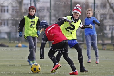 Gdansk Zaspa. Pilkarski turniej dzikich druzyn Do przerwy...