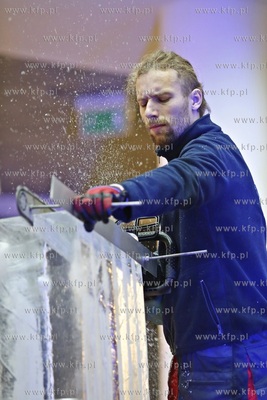 Galeria Przymorze. Pokaz rzeźbienia w lodzie połączony...