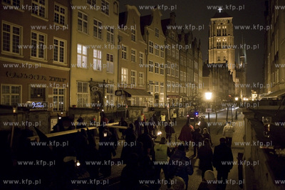 Gdańsk. Misterium Nocne. Uczestnicy misteriumna ul....