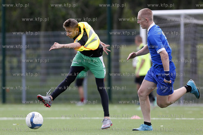 Gdansk Zaspa. Pilkarski turniej dzikich druzyn Do przerwy...