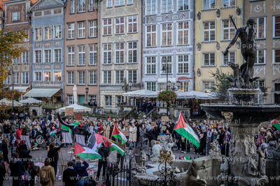 Długi Targ w Gdańsku.  Trójmiasto Przeciw Ludobójstwu...