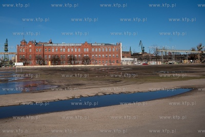 Gdańsk, Pusty plac pomiędzy ulicami Popiełuszki...