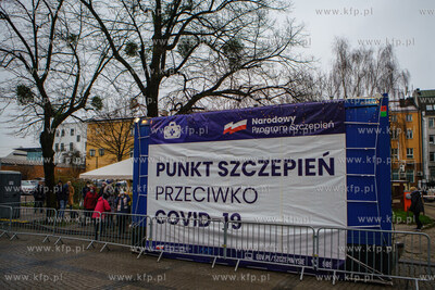 Punkt szczepień przeciwko COVID-19 na Jarmarku Świątecznym...