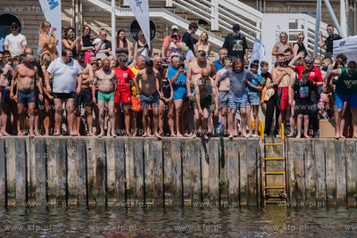 Sopot. 12. Charytatywny skok z molo do morza dla Moniki...