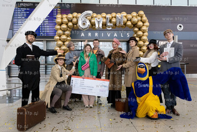 Port Lotniczy Gdańsk im. Lecha Wałęsy. Nz. Powitanie...