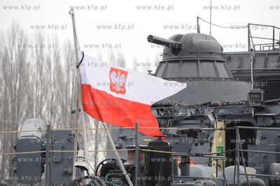 Port wojenny Gdynia. Zaloba na okretach wojennych po...