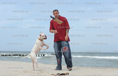 Przemyslaw Saleta ze swoim psem Milky Way, 8-miesieczna...