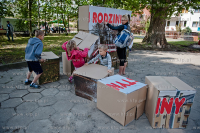 Gdansk. Petla tramwajowa w Jelitkowie. Majowka z tramwajem....