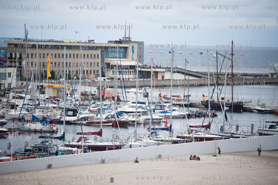 Gdynia. Port Jachtowy oraz w tle Akademia Morska oraz...