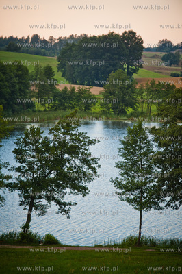 Male jeziorko bagienne pod Sierakowicami. 
07.08.2012
fot....