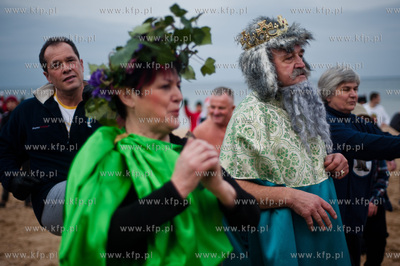 Gdansk. Plaza w Jelitkowie. Noworoczna zimowa kapiel...