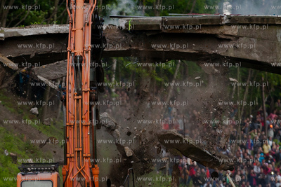 Wyburzanie Mostku Weisera na gdanskiej Strzyzy. 05.06.2013...