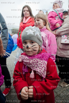 Gdansk. Targ Weglowy. Wielki Festyn Rodzinny, swietujacy...
