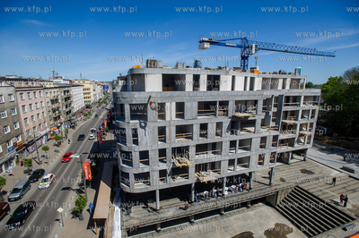 Gdynia. Uroczyste zawieszenie wiechy na nowo powstajacym...