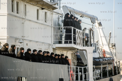 Port Wojenny w Gdyni Oksywiu. ORP Arctowski z grupą...