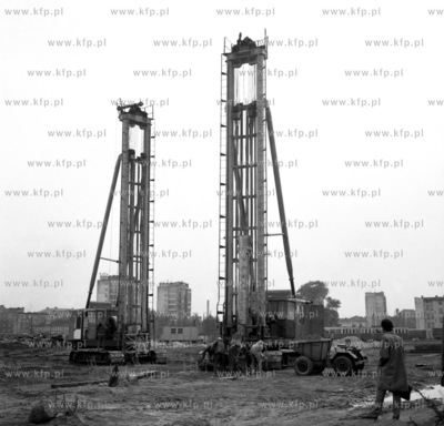 Poczatki budowy hotelu Orbis Novotel na wypie Spichrzow...